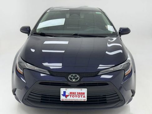 Used 2025 Toyota Corolla LE image 3