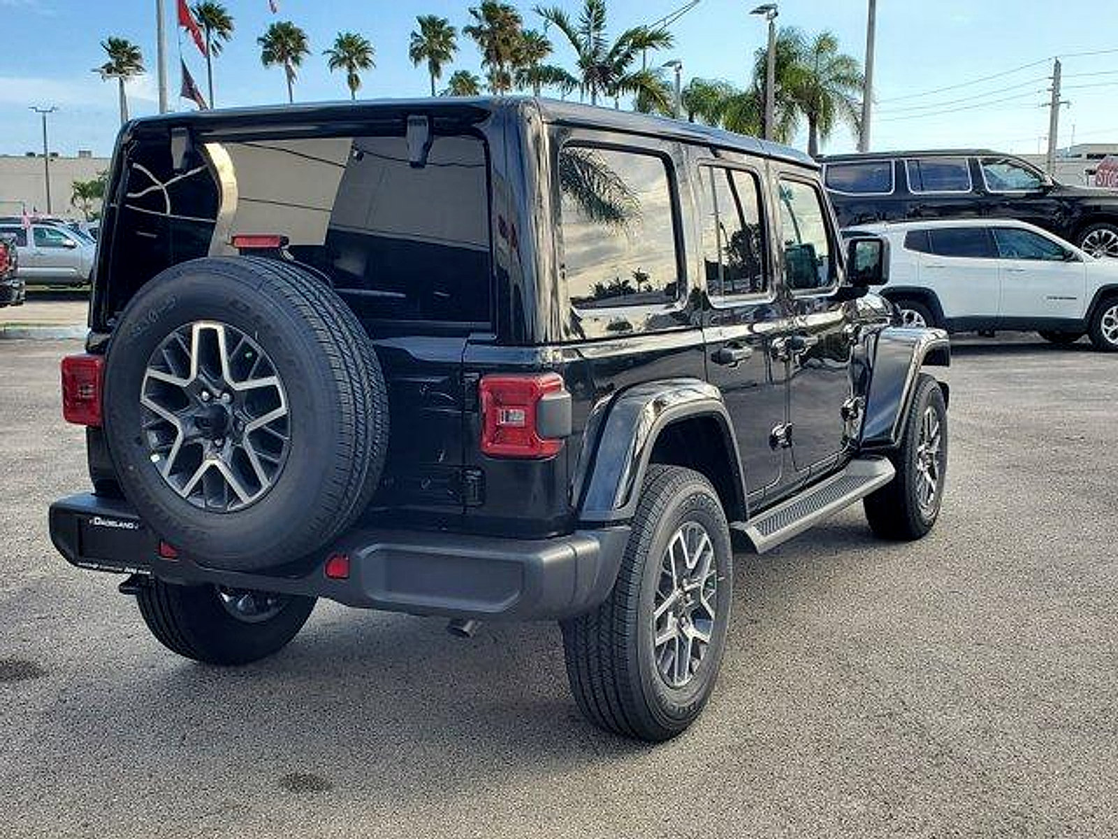 New 2026 Jeep Wrangler Unlimited Sahara w/ Technology Group AWD/4WD image 4