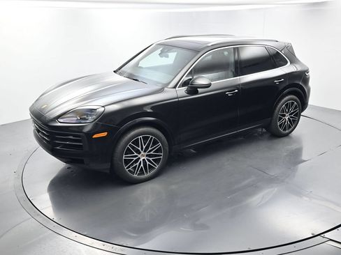 Certified 2025 Porsche Cayenne AWD/4WD image 31