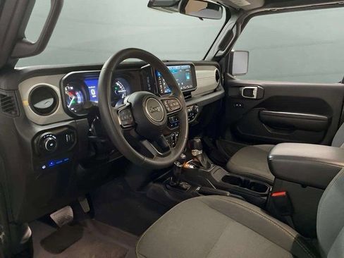 Used 2024 Jeep Wrangler Unlimited image 15