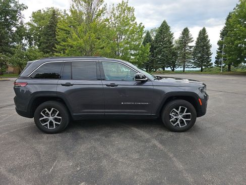 Used 2025 Jeep Grand Cherokee Limited AWD/4WD image 7