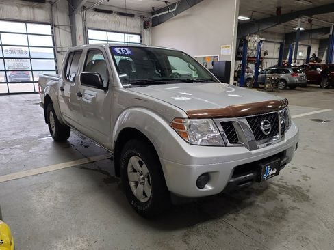 Used 2013 Nissan Frontier SV image 4