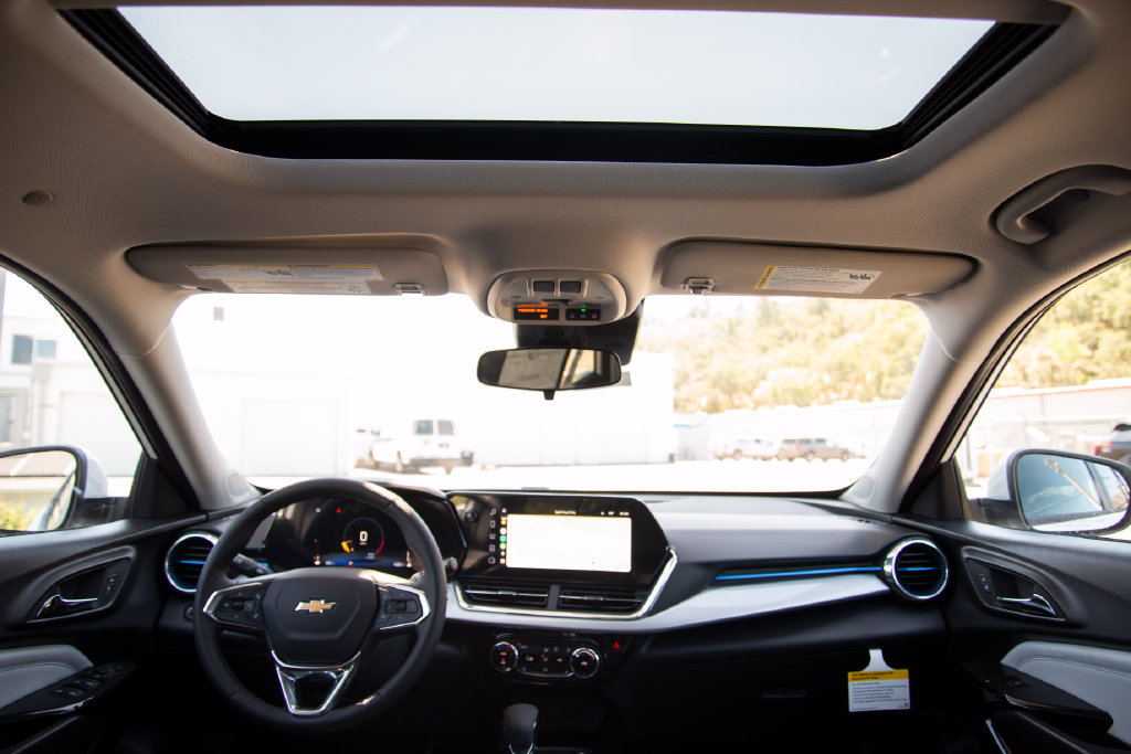 New 2026 Chevrolet Trax LT w/ Sunroof Package FWD image 15