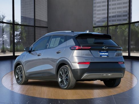 Used 2022 Chevrolet Bolt EUV LT w/ Convenience Package image 5