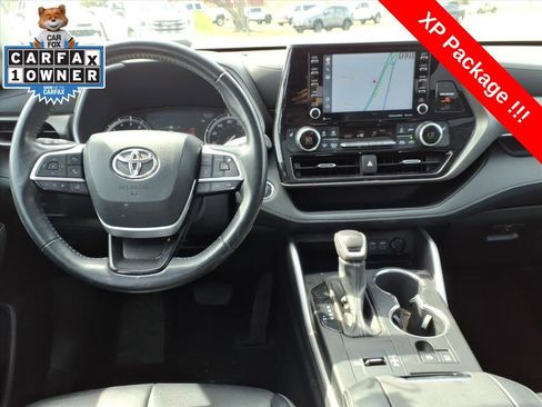 Used 2022 Toyota Highlander XLE FWD image 14