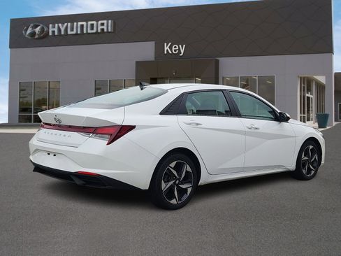 Certified 2023 Hyundai Elantra SEL w/ Convenience Package FWD image 4