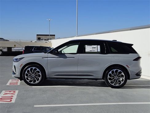 New 2026 Lincoln Nautilus Reserve image 4