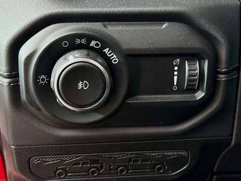 Used 2025 Jeep Wrangler Unlimited Rubicon image 10