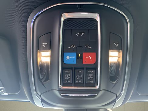 Used 2025 Jeep Grand Cherokee L Limited w/ Luxury Tech Group II RWD image 29