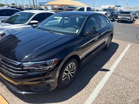 Used 2021 Volkswagen Jetta SE w/ SE Cold Weather Package FWD image 12