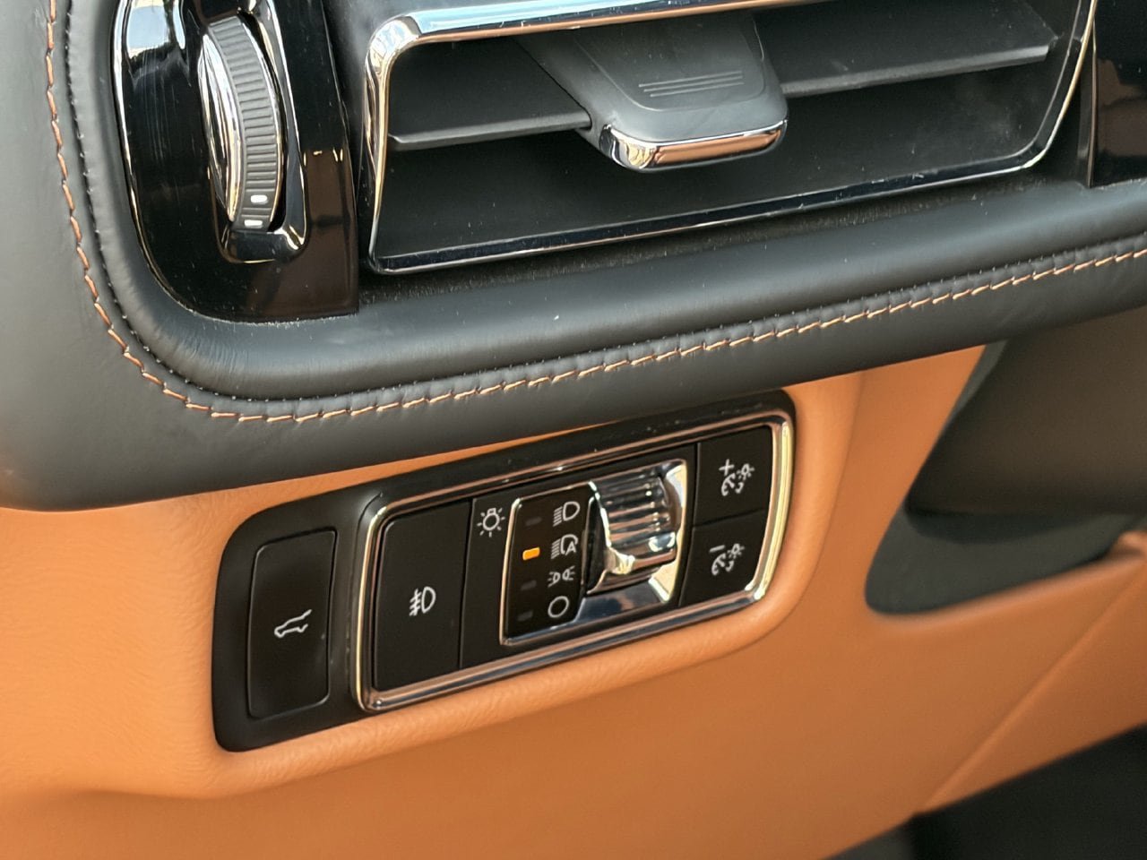 Certified 2023 Lincoln Aviator Black Label w/ Class IV Trailer Tow Package AWD/4WD image 24