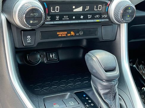 Used 2019 Toyota RAV4 XLE w/ Carpet Mat Package FWD image 26