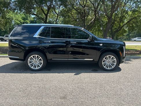 Used 2026 Cadillac Escalade Luxury AWD/4WD image 5