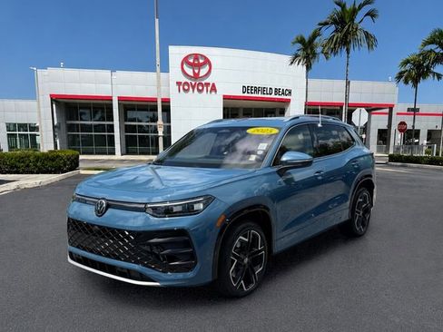 Used 2025 Volkswagen Tiguan SEL R-Line AWD/4WD image 3