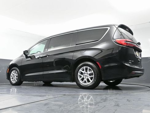 Used 2024 Chrysler Pacifica Touring-L image 52