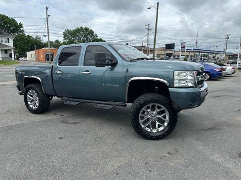 Used 2009 Chevrolet Silverado 1500 LT w/ Power Pack Plus AWD/4WD image 2