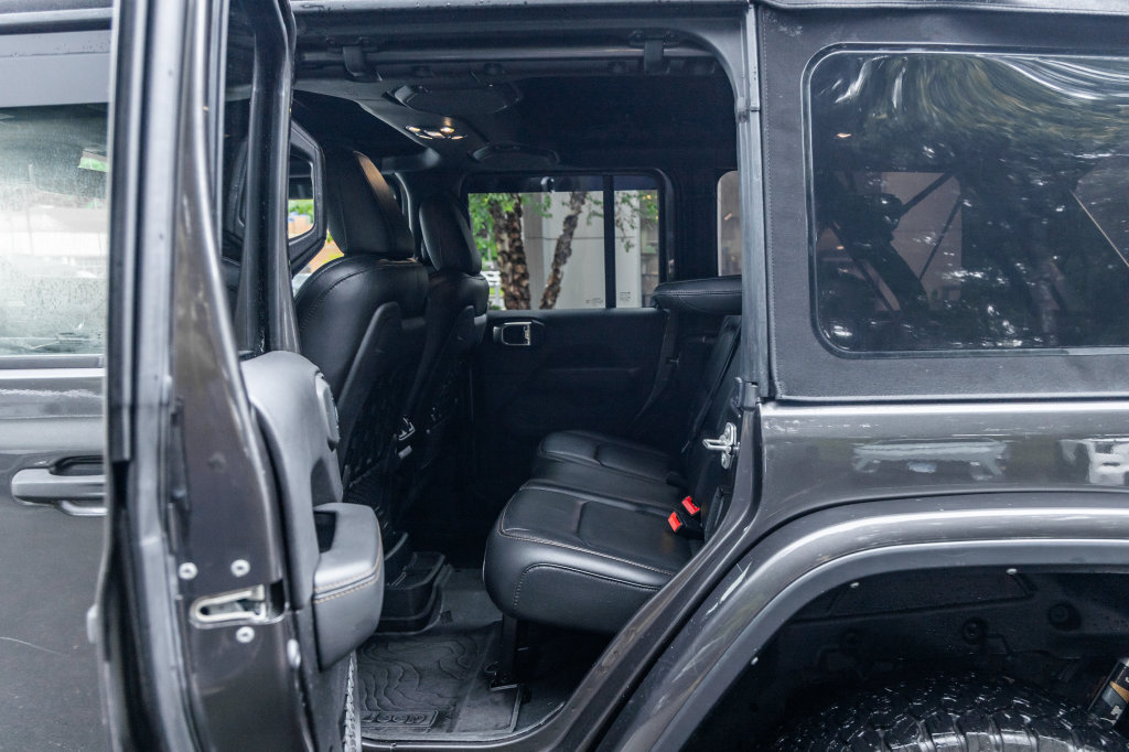 Used 2022 Jeep Wrangler Unlimited Rubicon w/ Dual Top Group AWD/4WD image 24