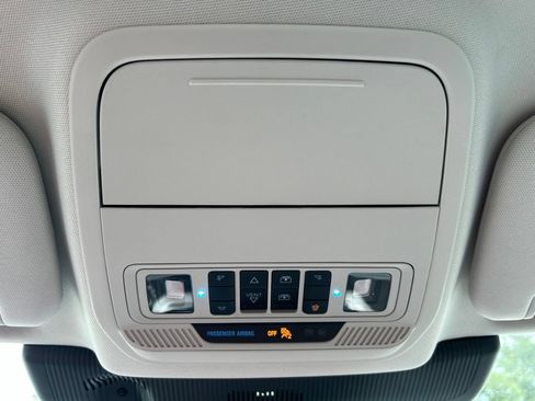 Used 2025 Ford Explorer Platinum w/ Ultimate Package AWD/4WD image 33