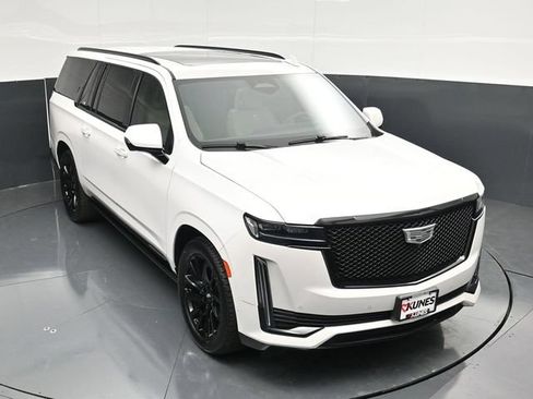 Used 2023 Cadillac Escalade ESV Sport Platinum w/ LPO, ONYX Package AWD/4WD image 59