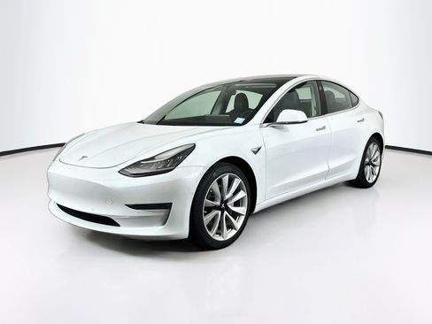 Used 2018 Tesla Model 3 Long Range RWD image 3