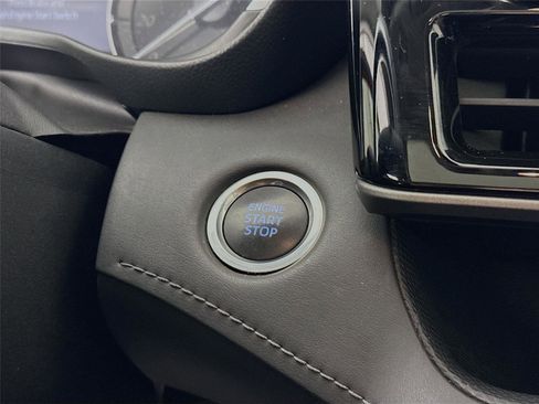 Used 2020 Toyota Highlander XLE image 21