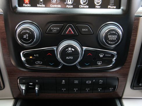 Used 2015 RAM 2500 Laramie w/ Convenience Group AWD/4WD image 33