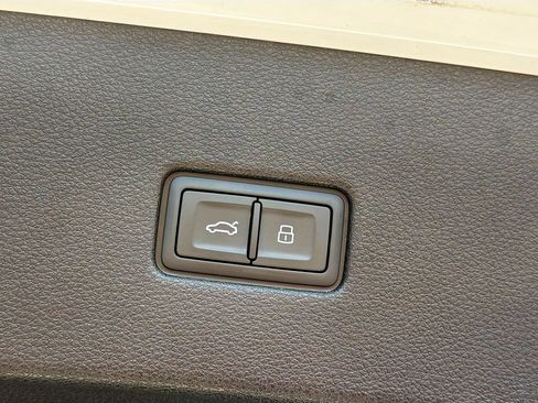Used 2019 Audi Q8 Prestige AWD/4WD image 13