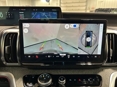 Used 2025 Ford Expedition Tremor image 18