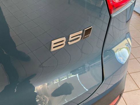 Certified 2023 Volvo XC40 B5 Plus AWD/4WD image 17