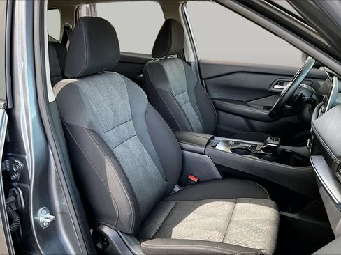 Used 2025 Nissan Rogue SV FWD image 9