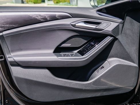 Used 2025 Audi A6 e-tron Premium Plus w/ Premium Plus image 23