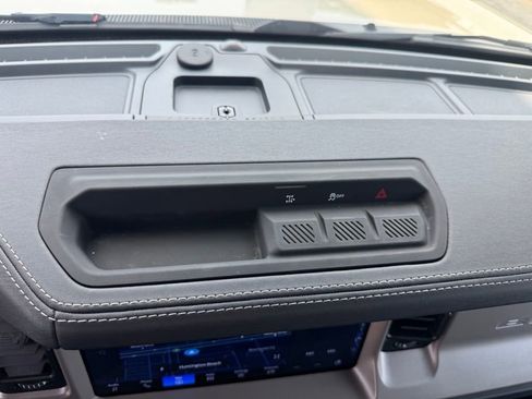 Used 2025 Ford Bronco Outer Banks AWD/4WD image 18