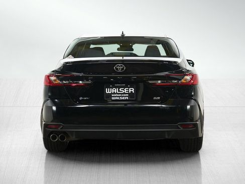 Used 2025 Toyota Camry SE image 4