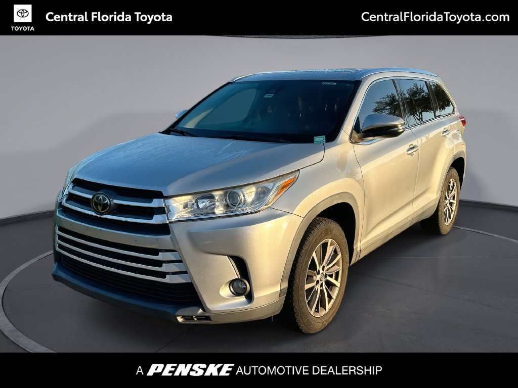 Used 2019 Toyota Highlander XLE FWD image 1