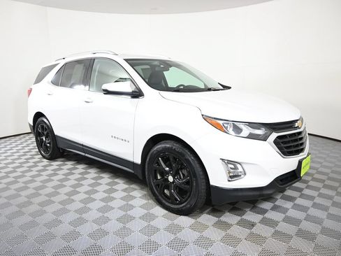 Used 2019 Chevrolet Equinox LT w/ Sun & Navigation Package AWD/4WD image 9