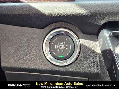 Used 2025 Chevrolet Traverse RS image 13