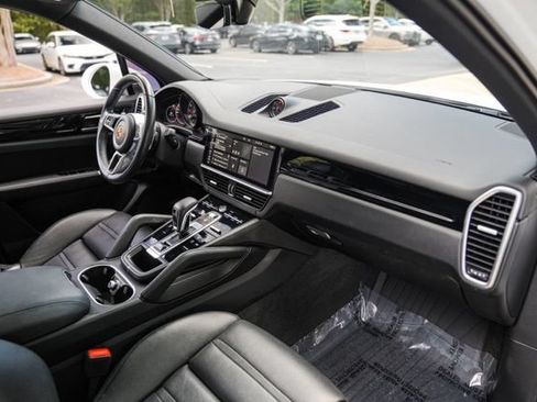 Used 2021 Porsche Cayenne AWD/4WD image 24