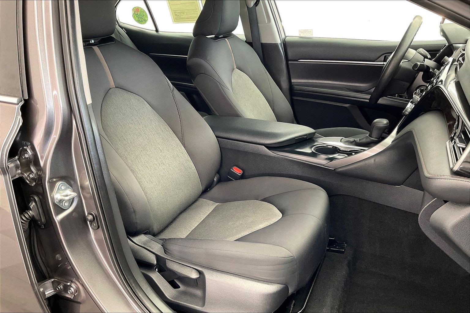 Used 2020 Toyota Camry LE FWD image 6