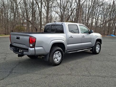 Used 2020 Toyota Tacoma SR AWD/4WD image 9