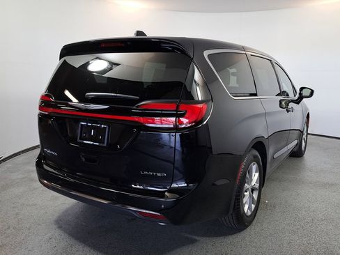 New 2026 Chrysler Pacifica Limited image 6