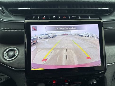 Used 2022 Jeep Grand Cherokee Limited image 18