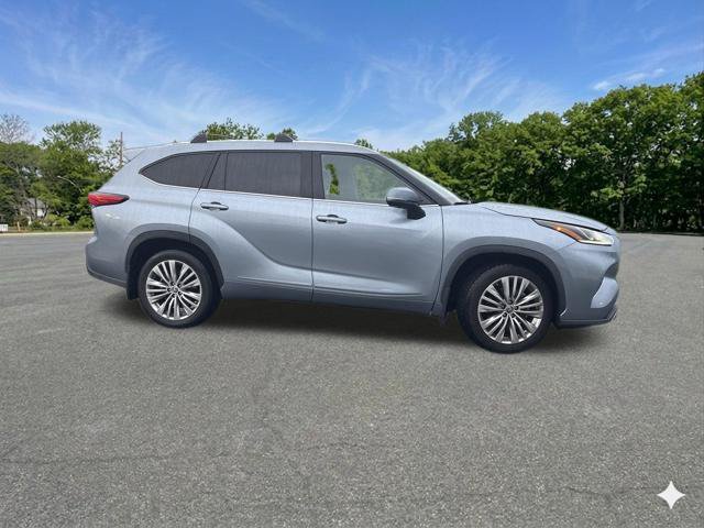 Used 2023 Toyota Highlander Platinum AWD/4WD image 4