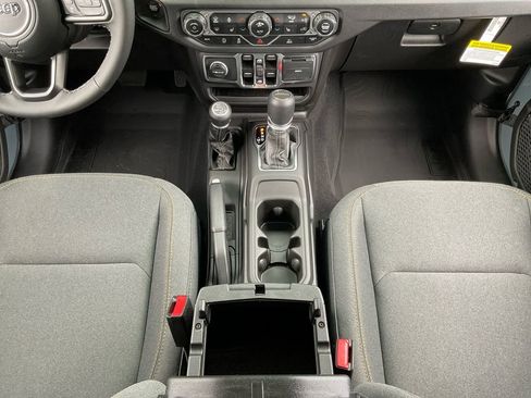 New 2025 Jeep Gladiator Sport image 11