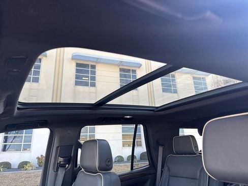 Used 2023 Chevrolet Tahoe Premier w/ Premium Package image 13