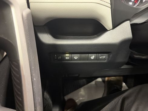 Used 2022 Toyota RAV4 XLE Premium AWD/4WD image 18