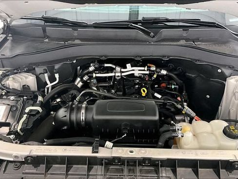 Used 2022 Ford Explorer XLT AWD/4WD image 36
