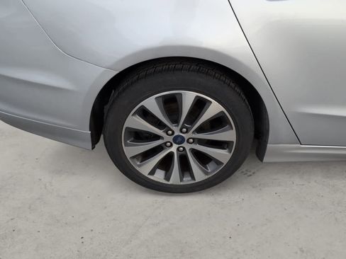 Used 2019 Ford Fusion SE image 9