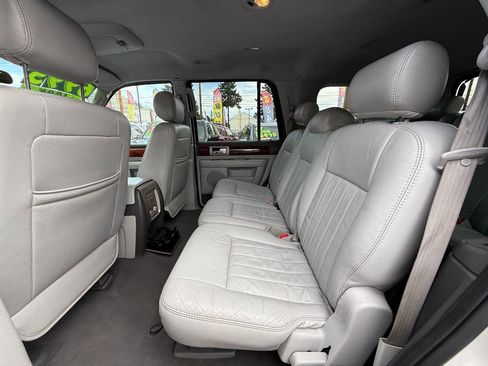 Used 2004 Lincoln Navigator Luxury image 17