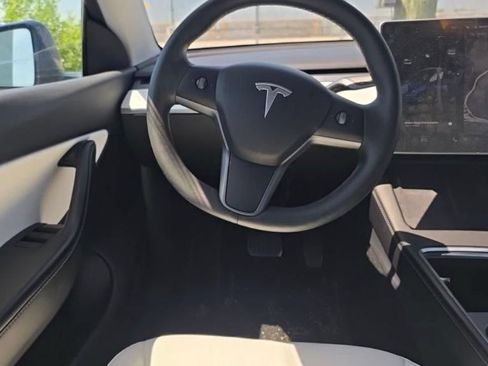 Used 2021 Tesla Model Y Long Range AWD/4WD image 3