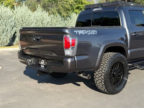 Used 2022 Toyota Tacoma TRD Sport w/ Technology Package AWD/4WD image 10